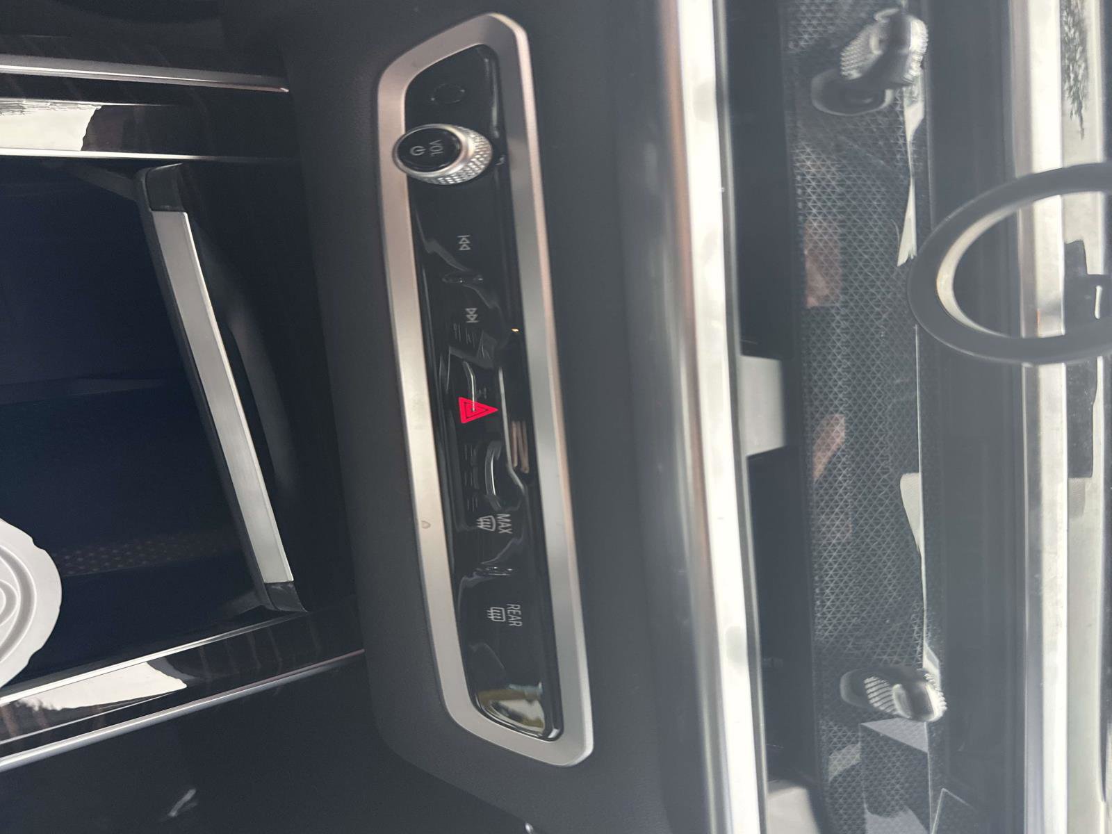 Used 2023 BMW X7 xDrive40i w/ M Sport Package image 26