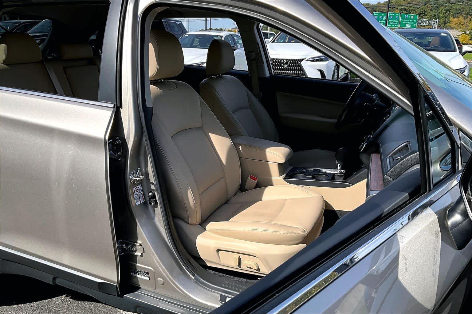 Used 2016 Subaru Outback 2.5i Limited AWD/4WD image 29