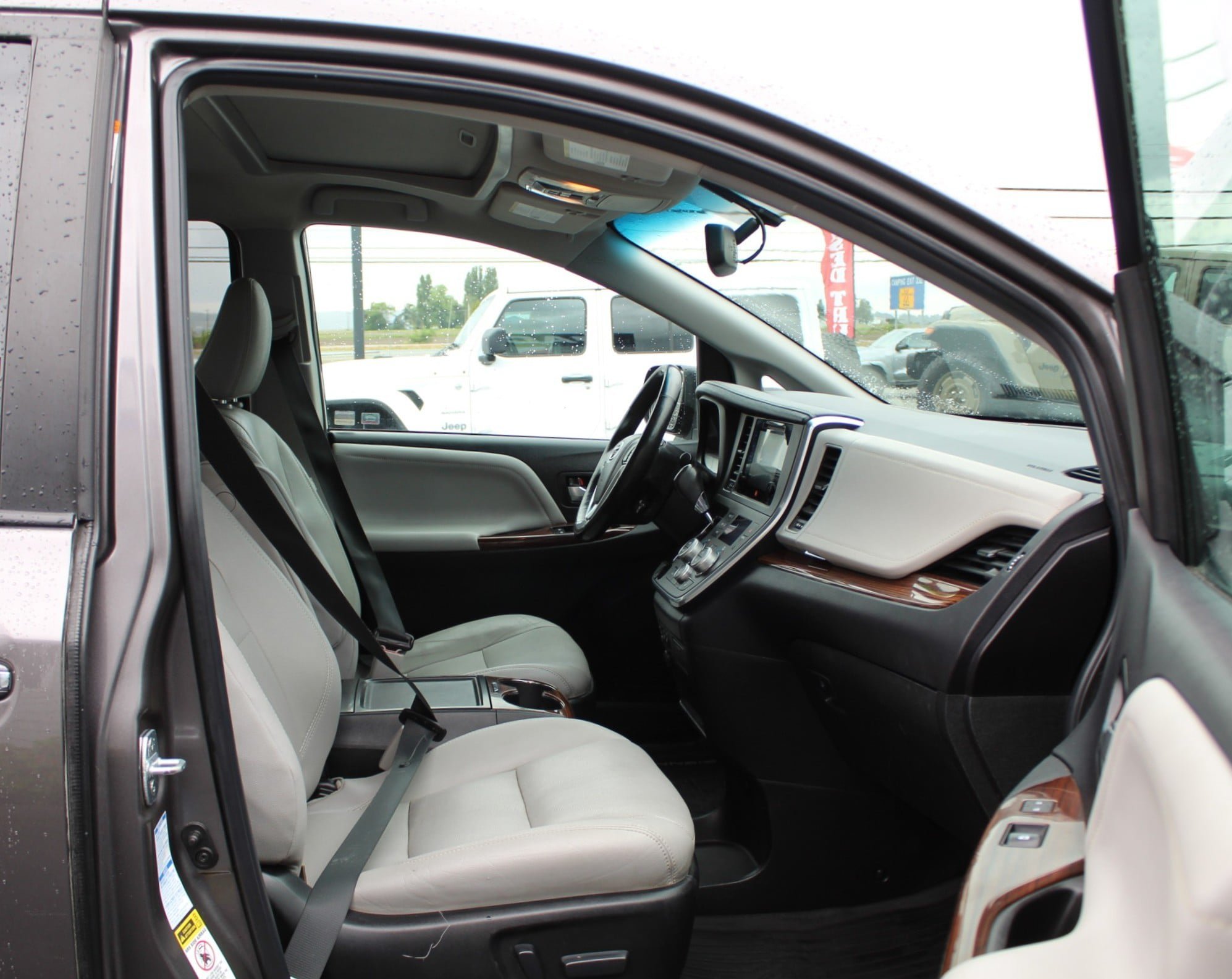 Used 2017 Toyota Sienna Limited AWD/4WD image 24