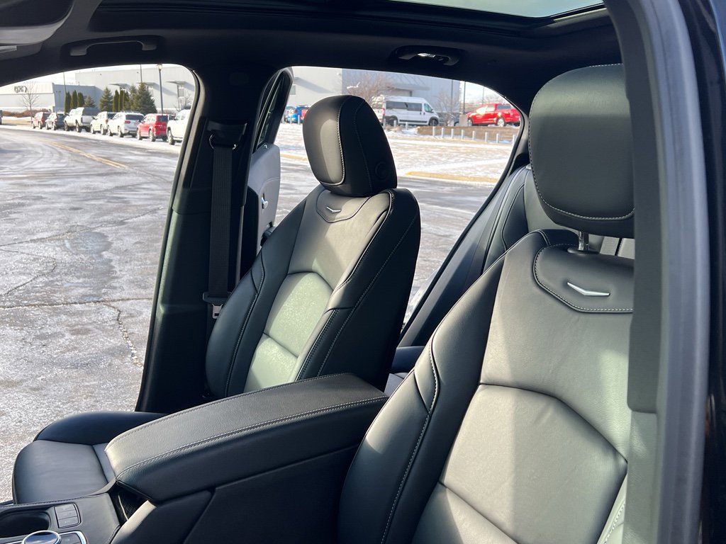 Used 2024 Cadillac XT4 Premium Luxury image 16