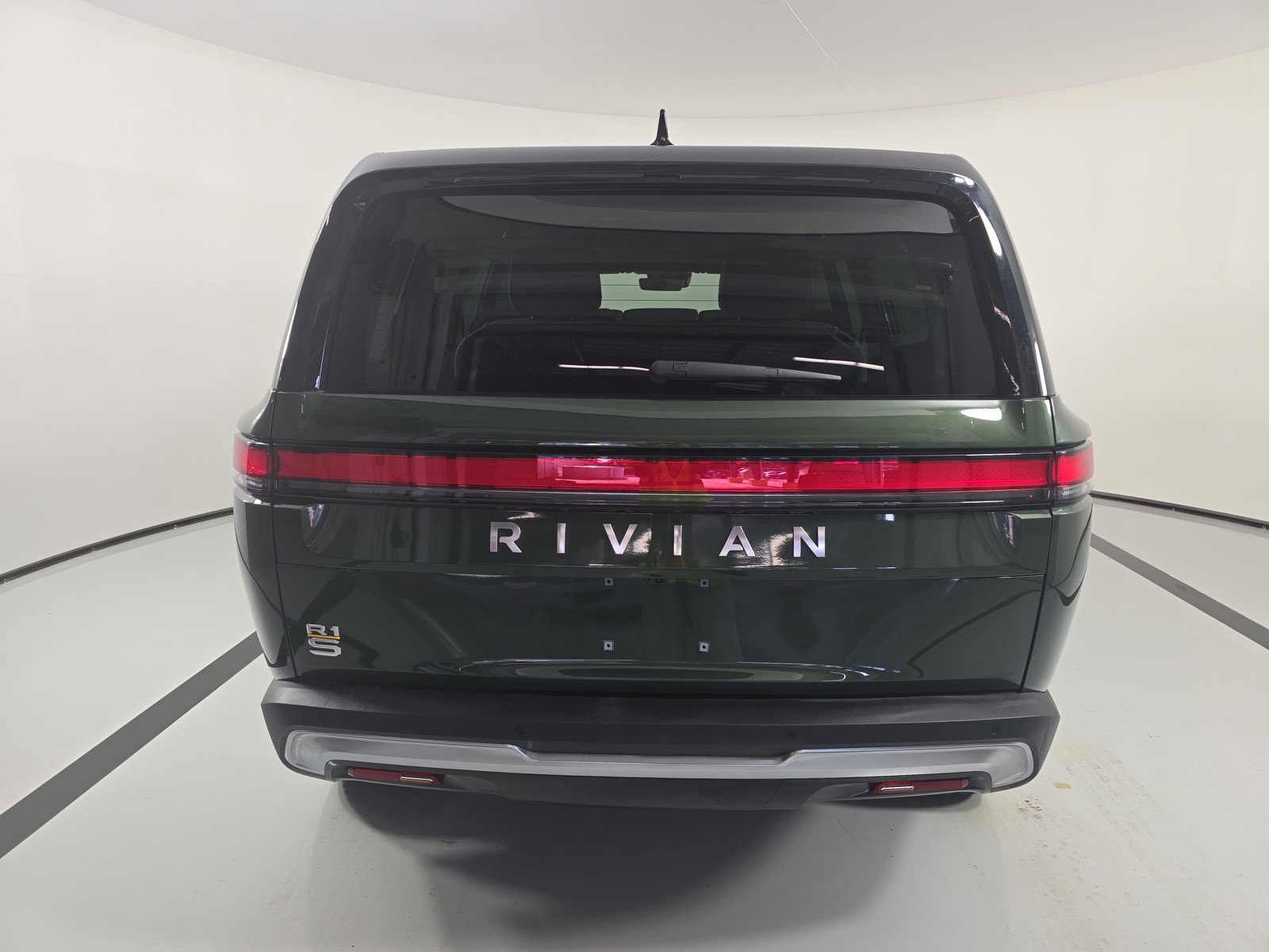 Used 2024 Rivian R1S Adventure image 4