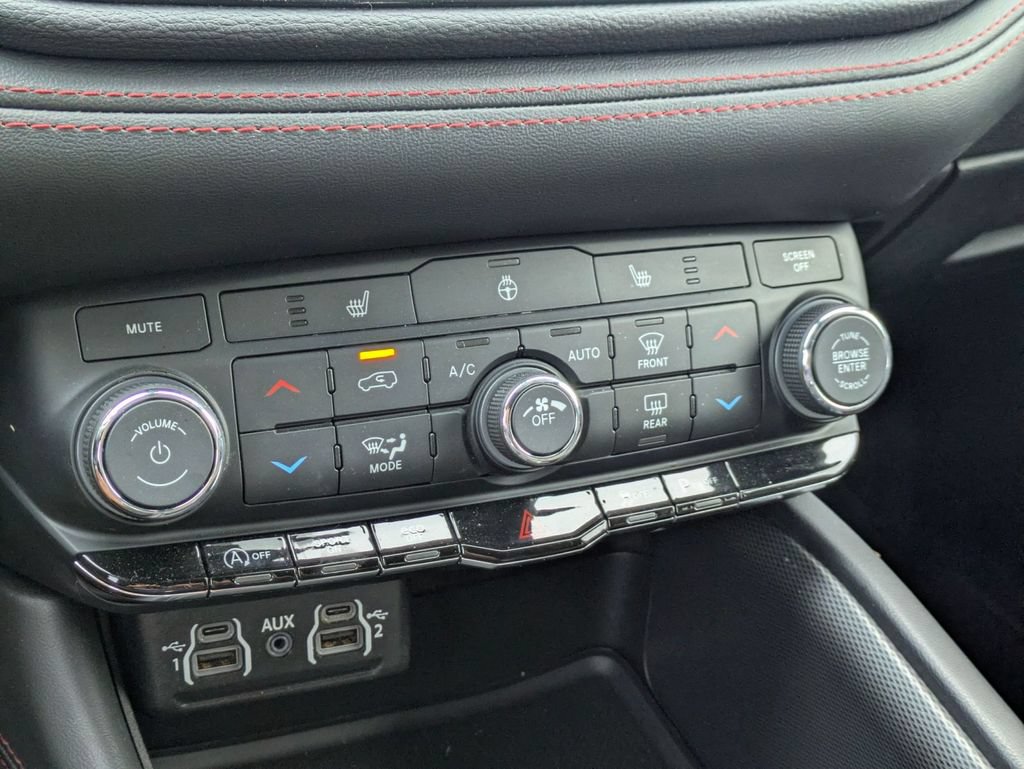 Used 2025 Dodge Durango GT RWD image 24