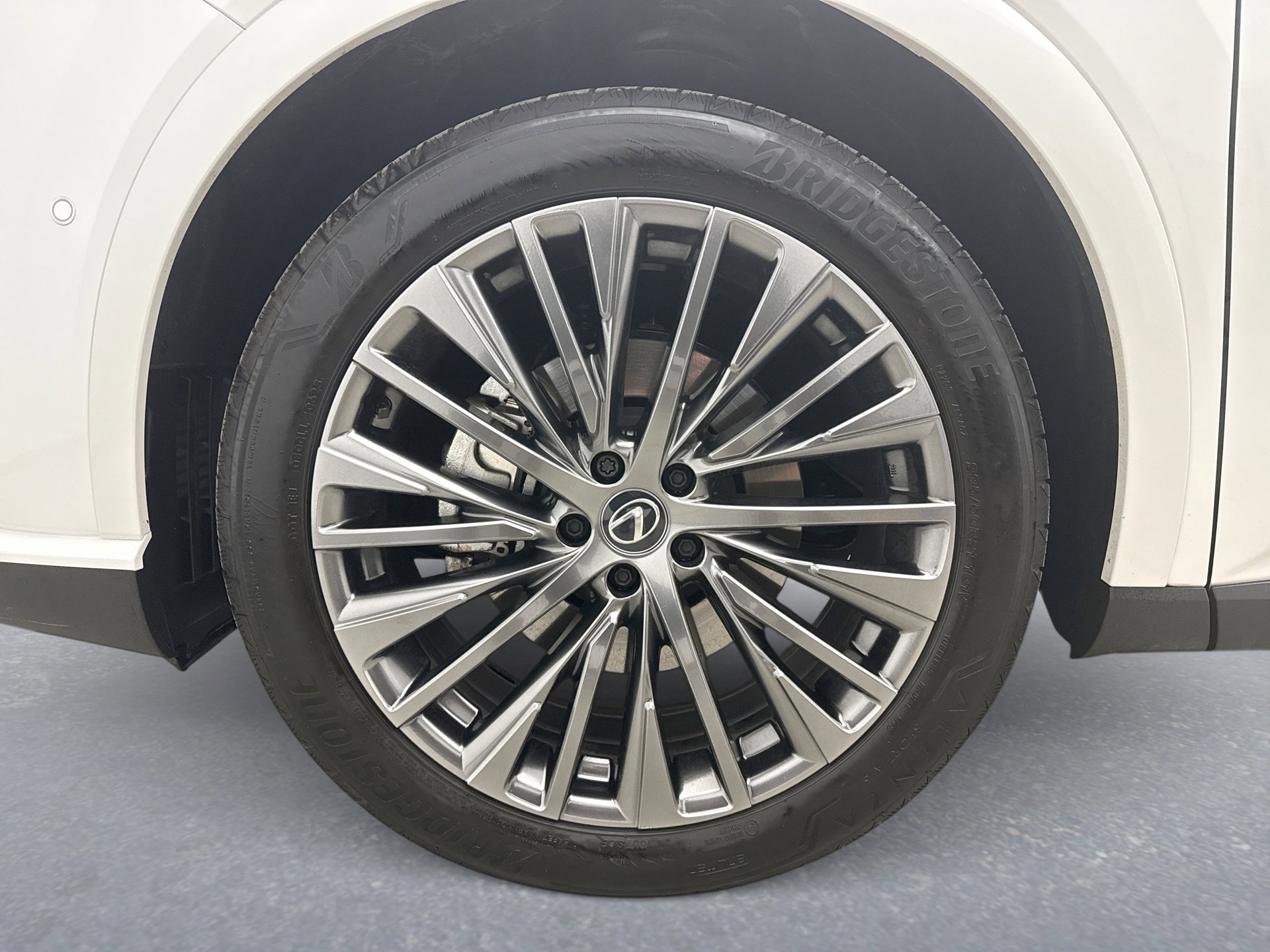 Used 2025 Lexus RX 450h AWD w/ Convenience Package image 28