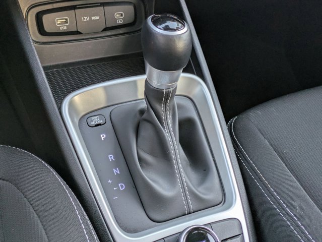 Used 2025 Hyundai Venue SEL image 11