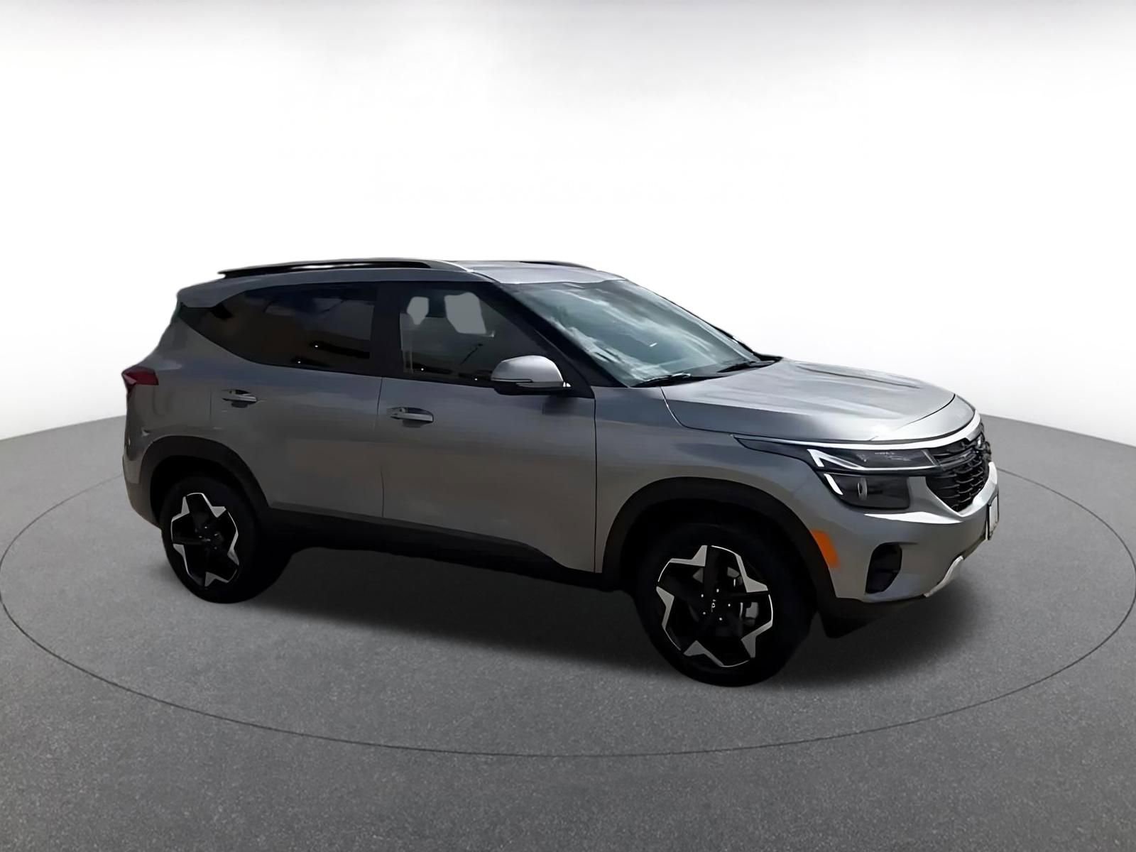 Used 2025 Kia Seltos S image 2