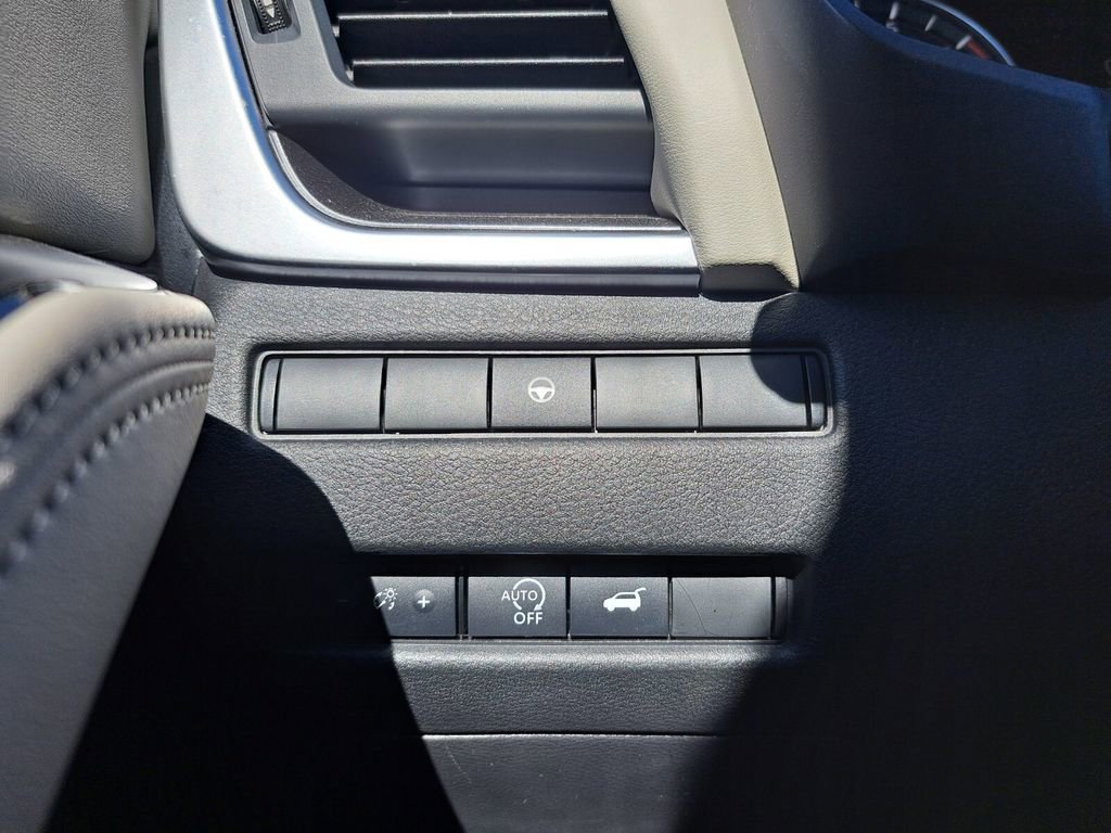 Used 2024 Nissan Rogue SV image 15