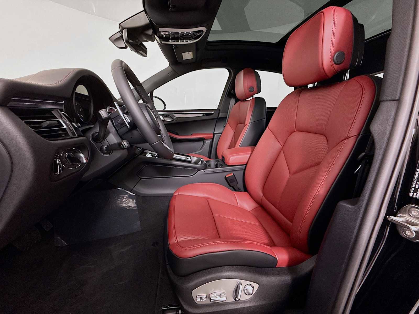 New 2026 Porsche Macan image 5