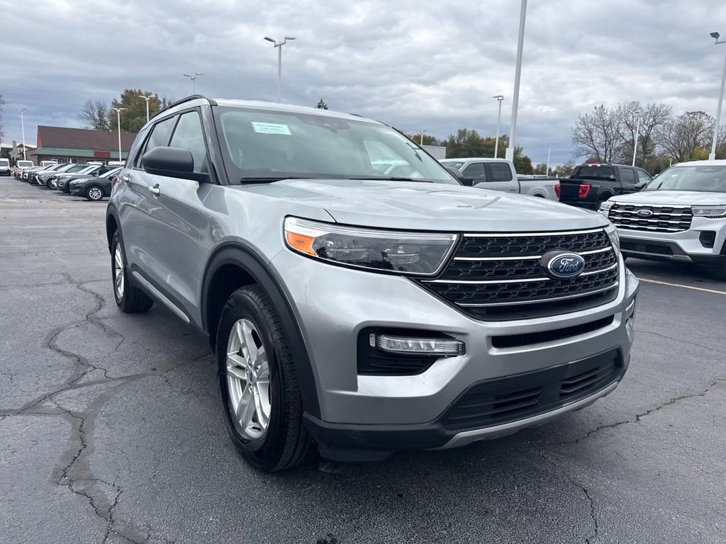 Used 2023 Ford Explorer XLT w/ Equipment Group 202A image 4
