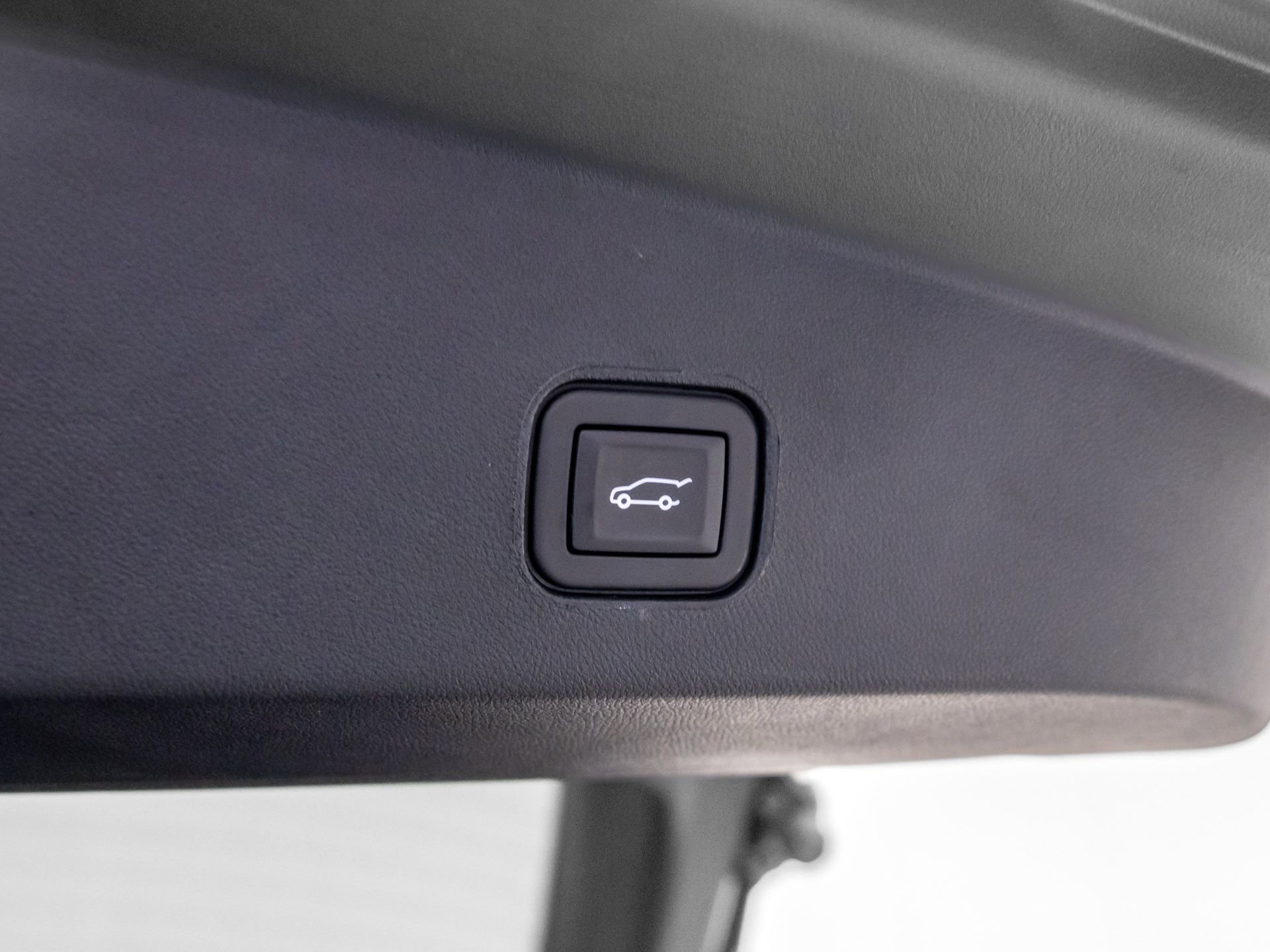 Used 2025 Cadillac Lyriq Luxury w/ LPO, Floor Liner Package image 39