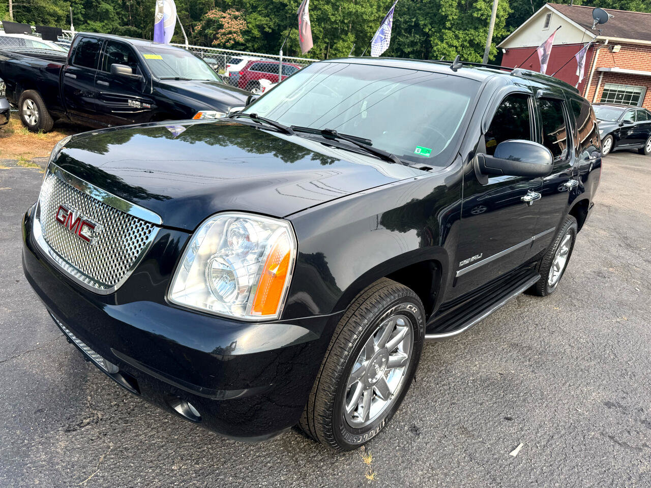 Used 2012 GMC Yukon Denali image 2