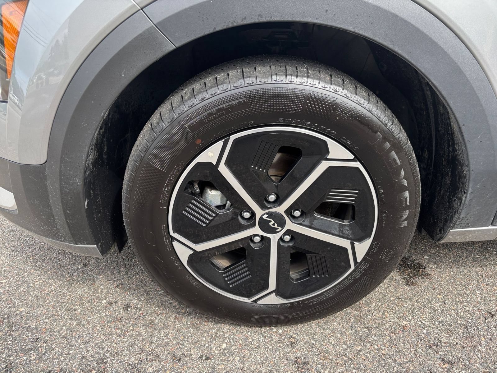 Used 2026 Kia Niro LX FWD image 29