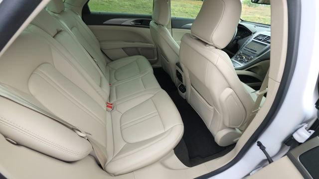 Used 2020 Lincoln MKZ w/ Convenience Package image 28