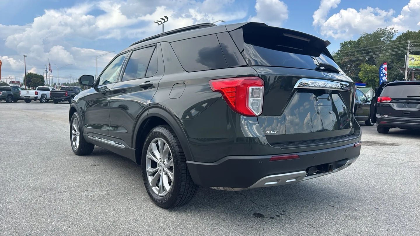 Used 2021 Ford Explorer XLT w/ Equipment Group 202A RWD image 3