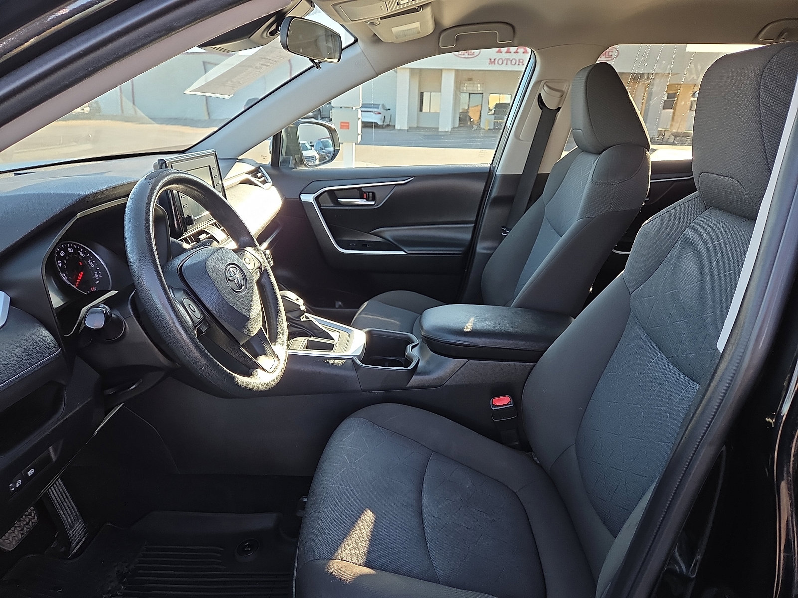 Used 2022 Toyota RAV4 XLE FWD image 12