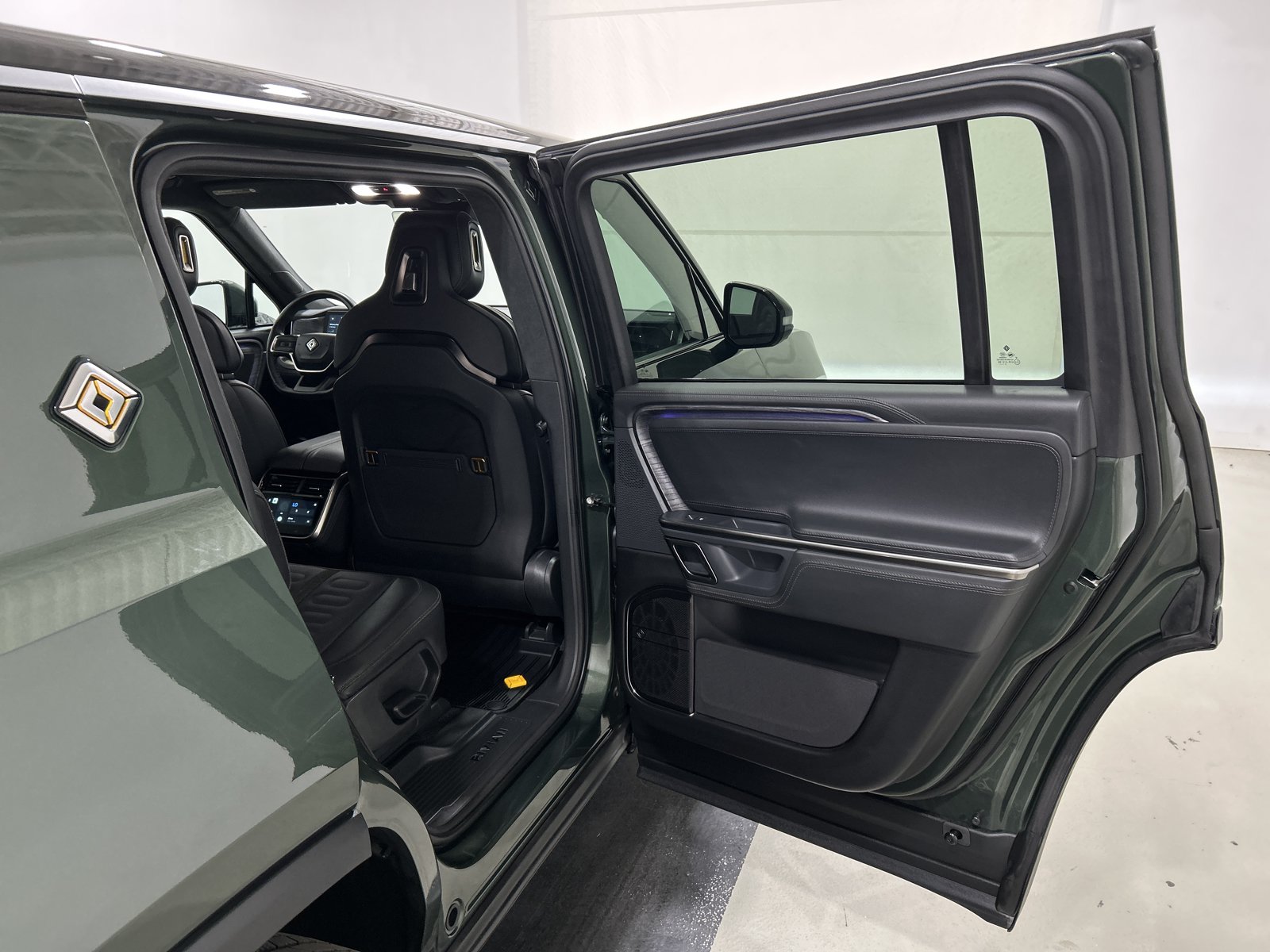 Used 2024 Rivian R1S Adventure AWD/4WD image 19