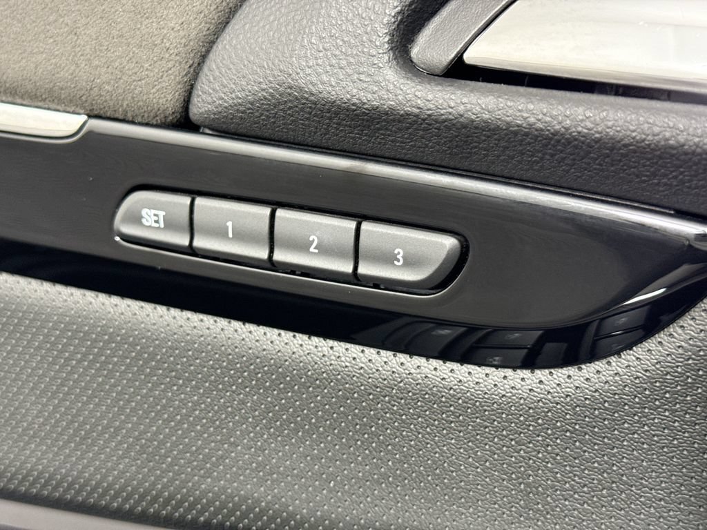 Used 2016 Chevrolet SS RWD image 27