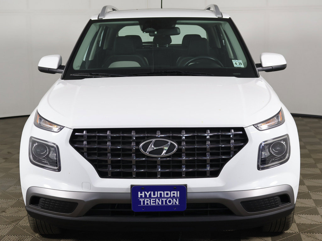 Certified 2024 Hyundai Venue SEL FWD image 10