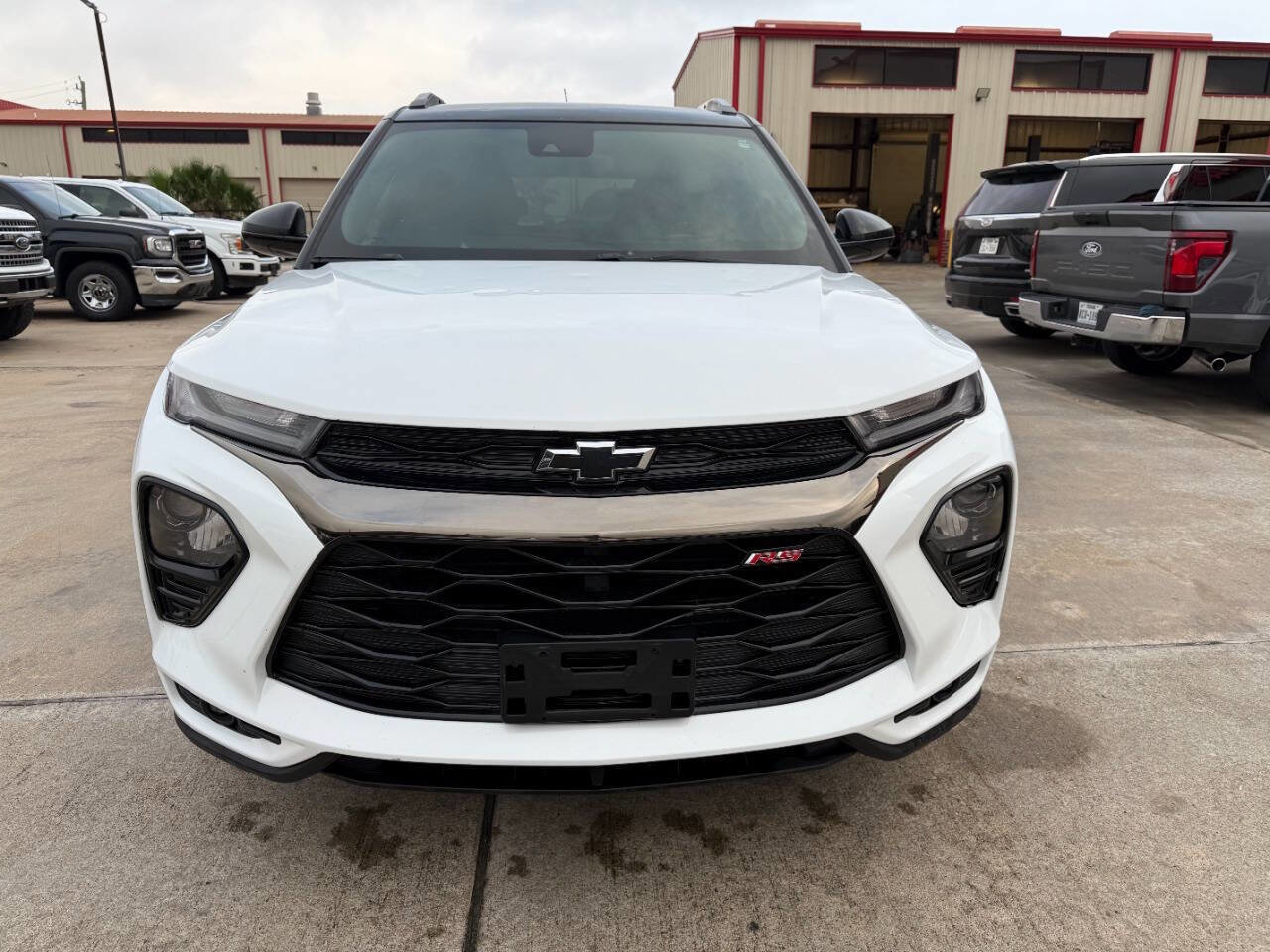 Used 2023 Chevrolet TrailBlazer RS image 2