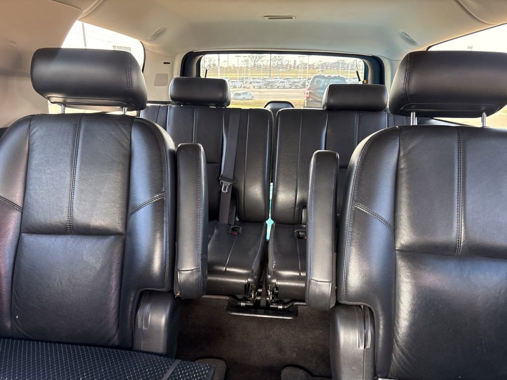 Used 2008 Chevrolet Suburban LT image 14