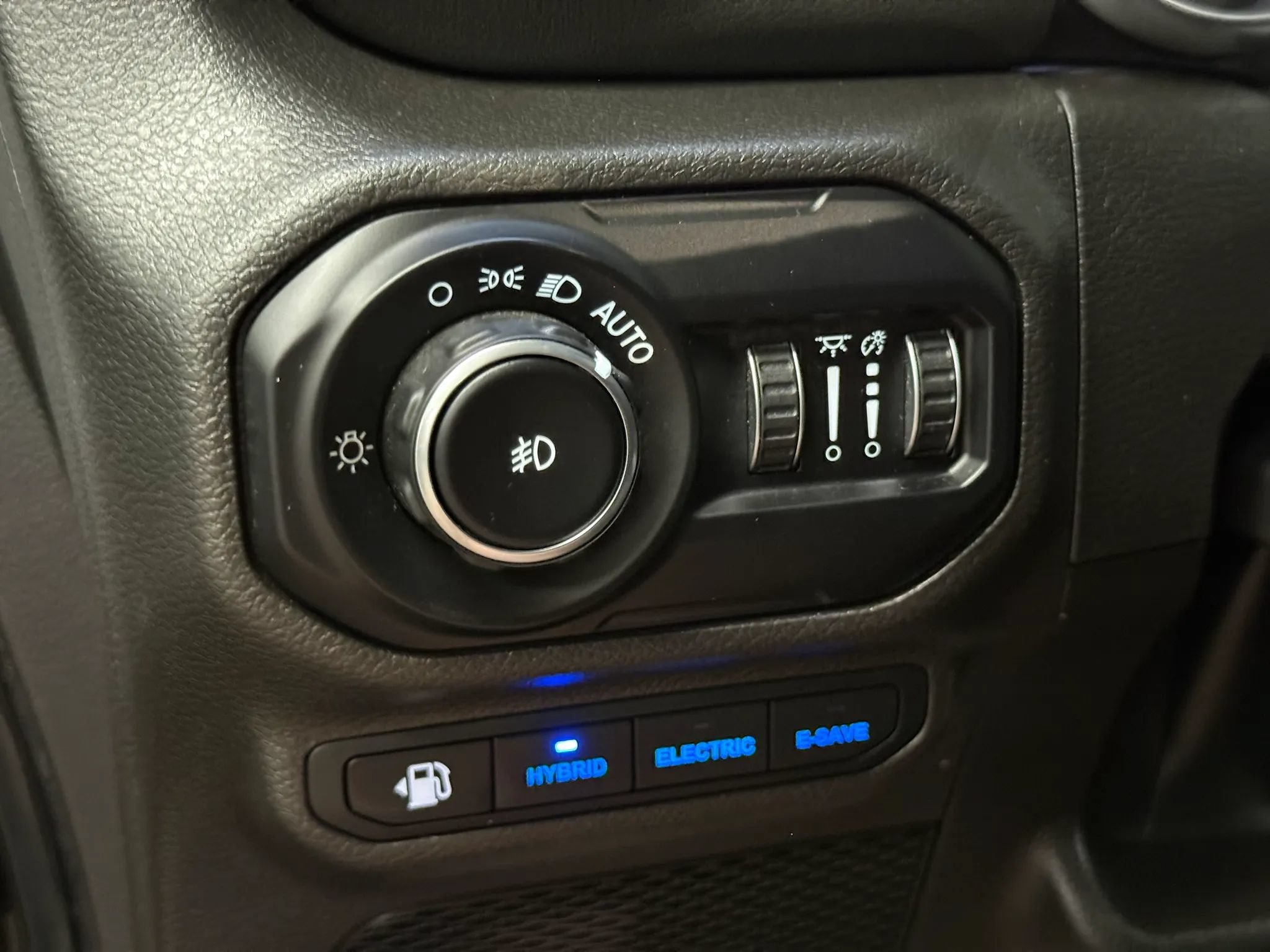 Used 2022 Jeep Wrangler Unlimited Sahara w/ Cold Weather Group AWD/4WD image 20