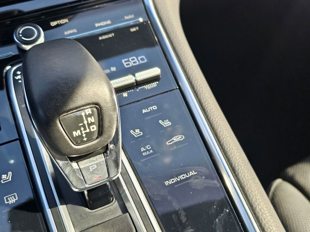 Used 2022 Porsche Panamera 4 Platinum Edition w/ Assistance Package image 34