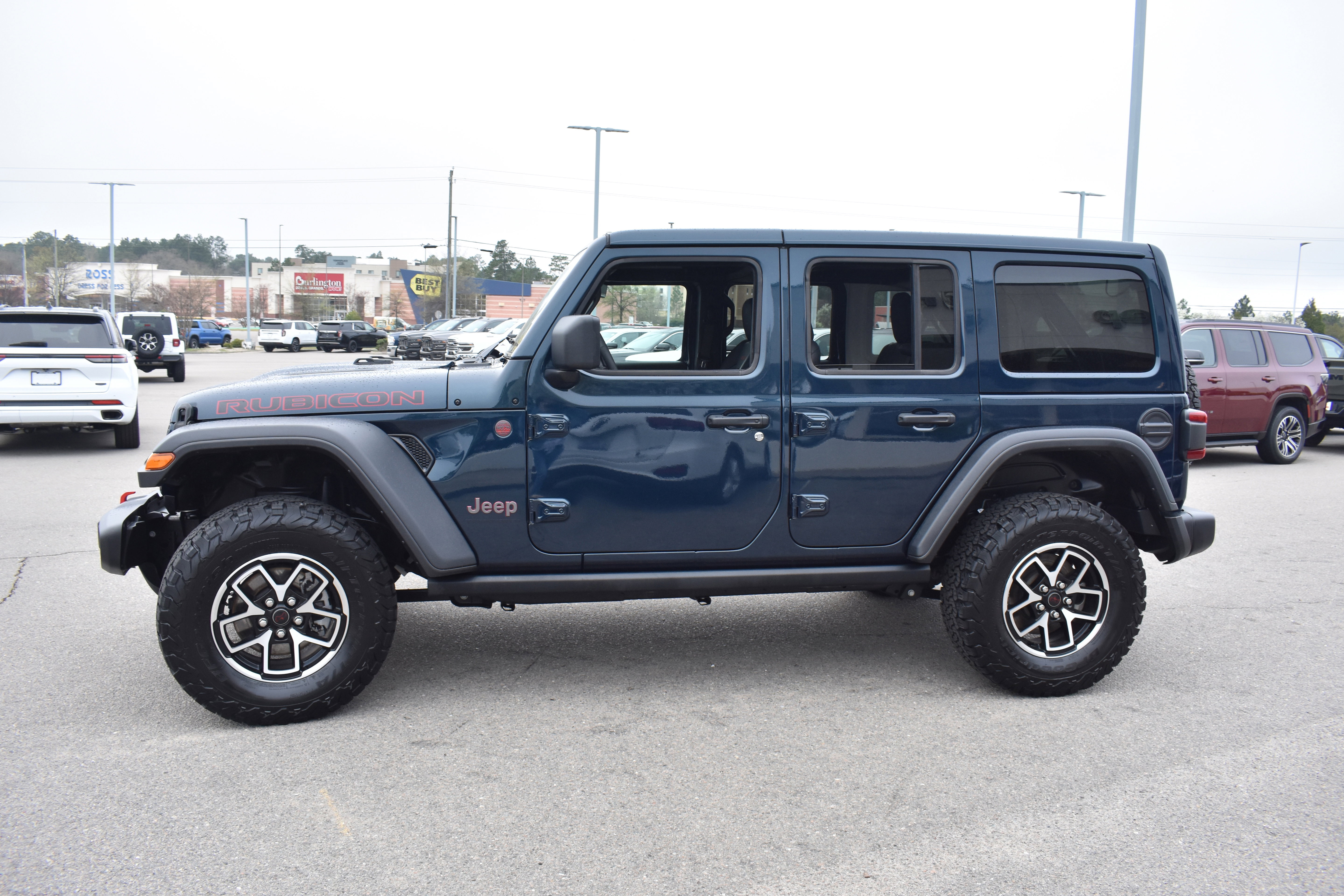 Used 2025 Jeep Wrangler Unlimited Rubicon w/ Safety Group image 6