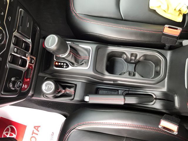 Used 2023 Jeep Gladiator Rubicon w/ LED Lighting Group AWD/4WD image 18