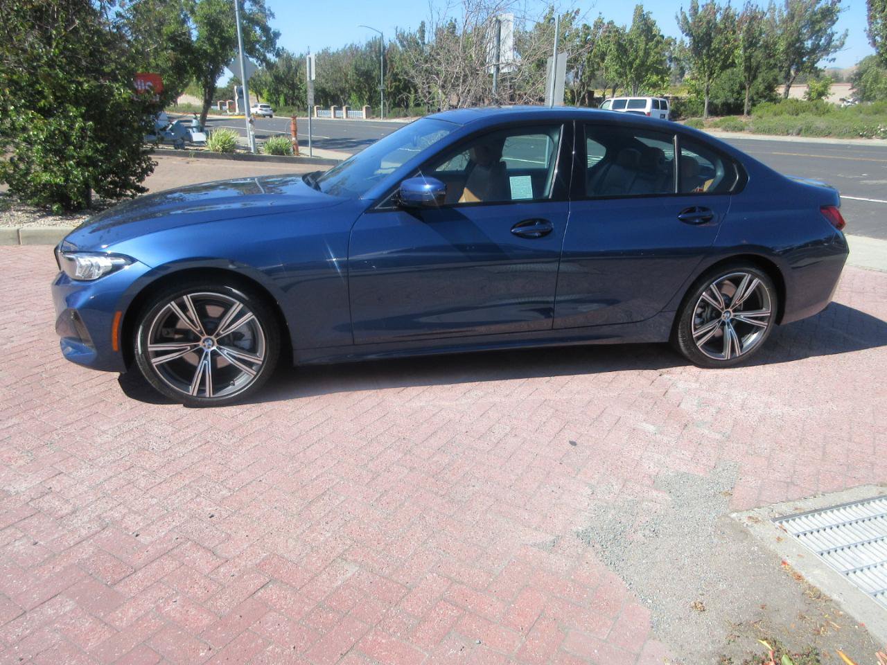 Used 2023 BMW 330i Sedan w/ Driving Assistance Package RWD image 3
