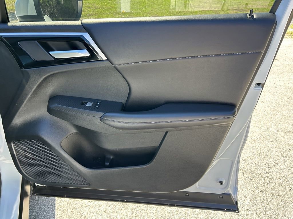 Used 2025 Mitsubishi Outlander 4WD Plug-In Hybrid image 43
