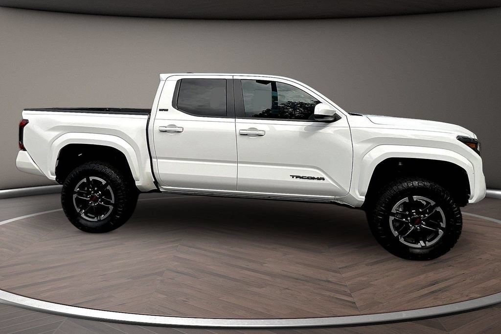 Used 2024 Toyota Tacoma SR5 w/ SR5 Upgrade Package AWD/4WD image 9