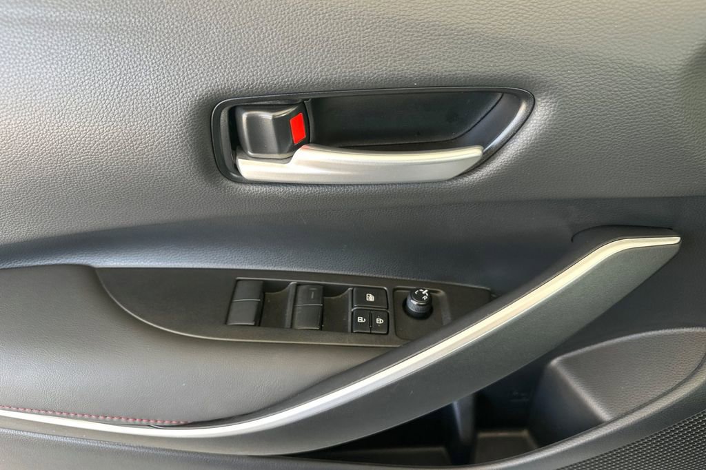 Used 2023 Toyota Corolla SE w/ SE Package image 14