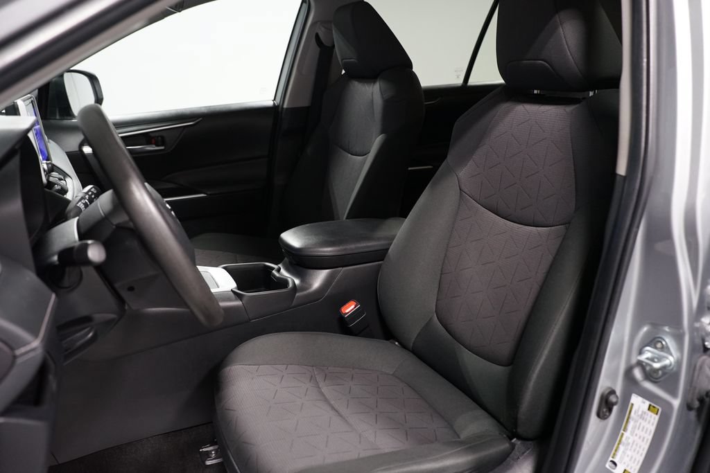 Used 2024 Toyota RAV4 XLE FWD image 30