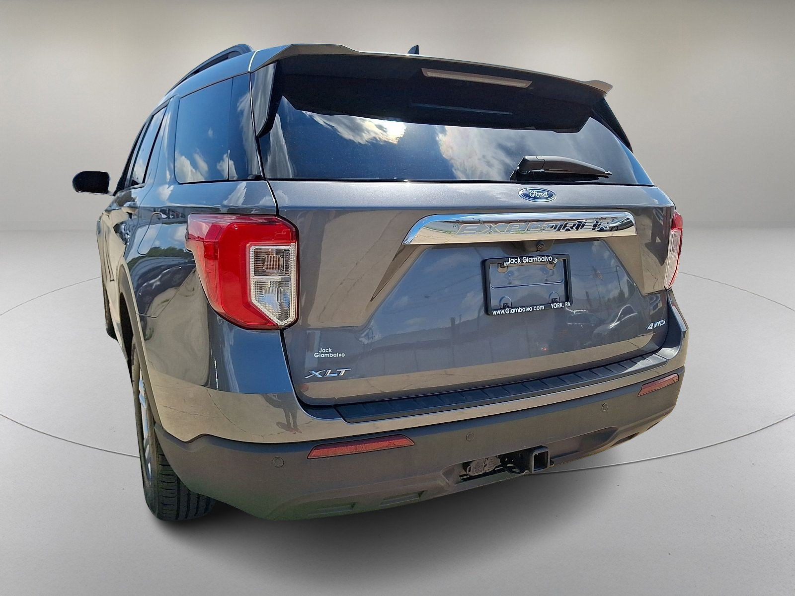 Used 2022 Ford Explorer XLT w/ Class IV Trailer Tow Package AWD/4WD image 8
