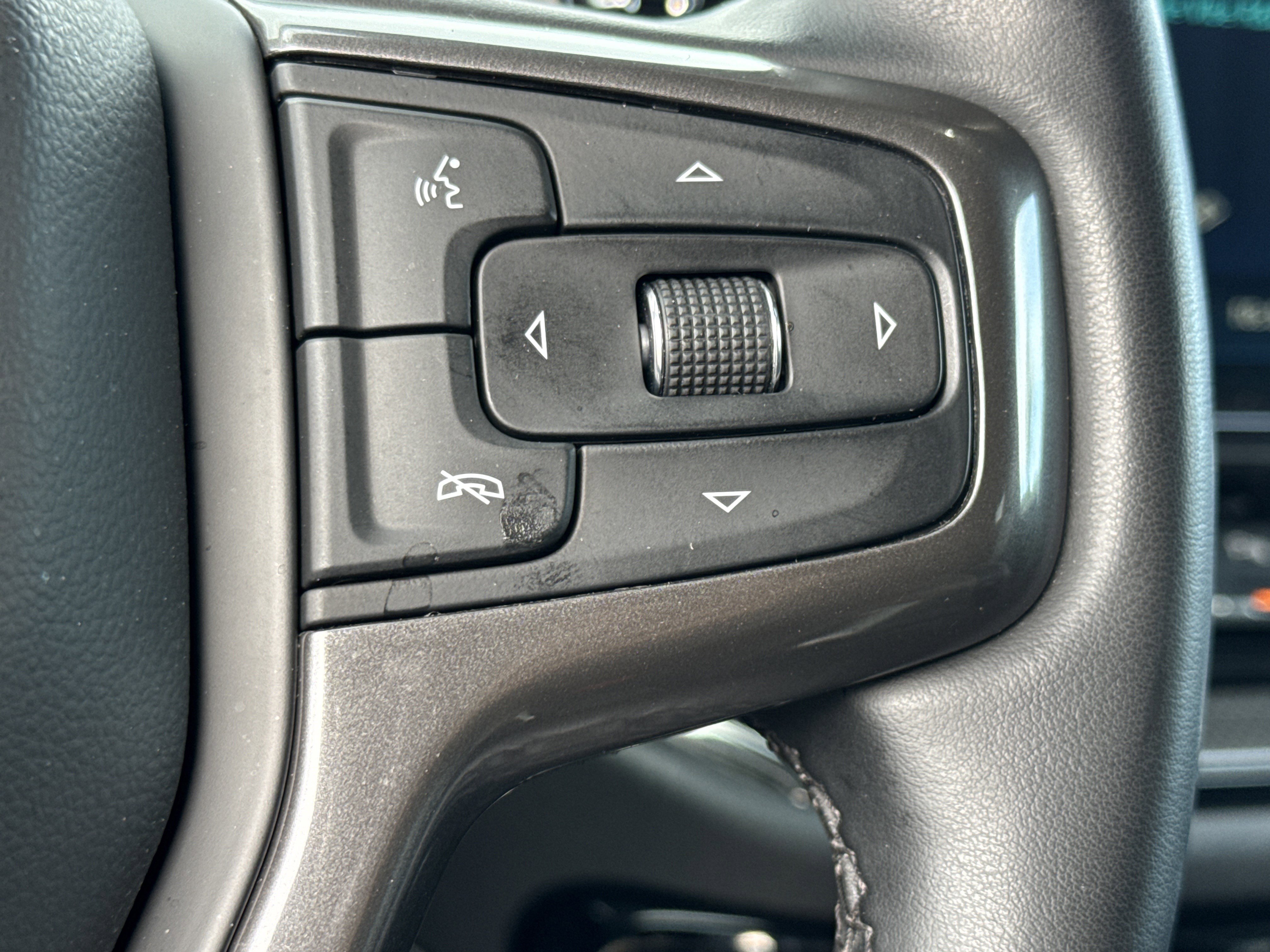 Used 2023 Chevrolet Silverado 1500 ZR2 w/ Technology Package AWD/4WD image 26