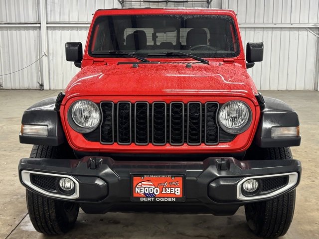 Used 2024 Jeep Gladiator Sport image 2