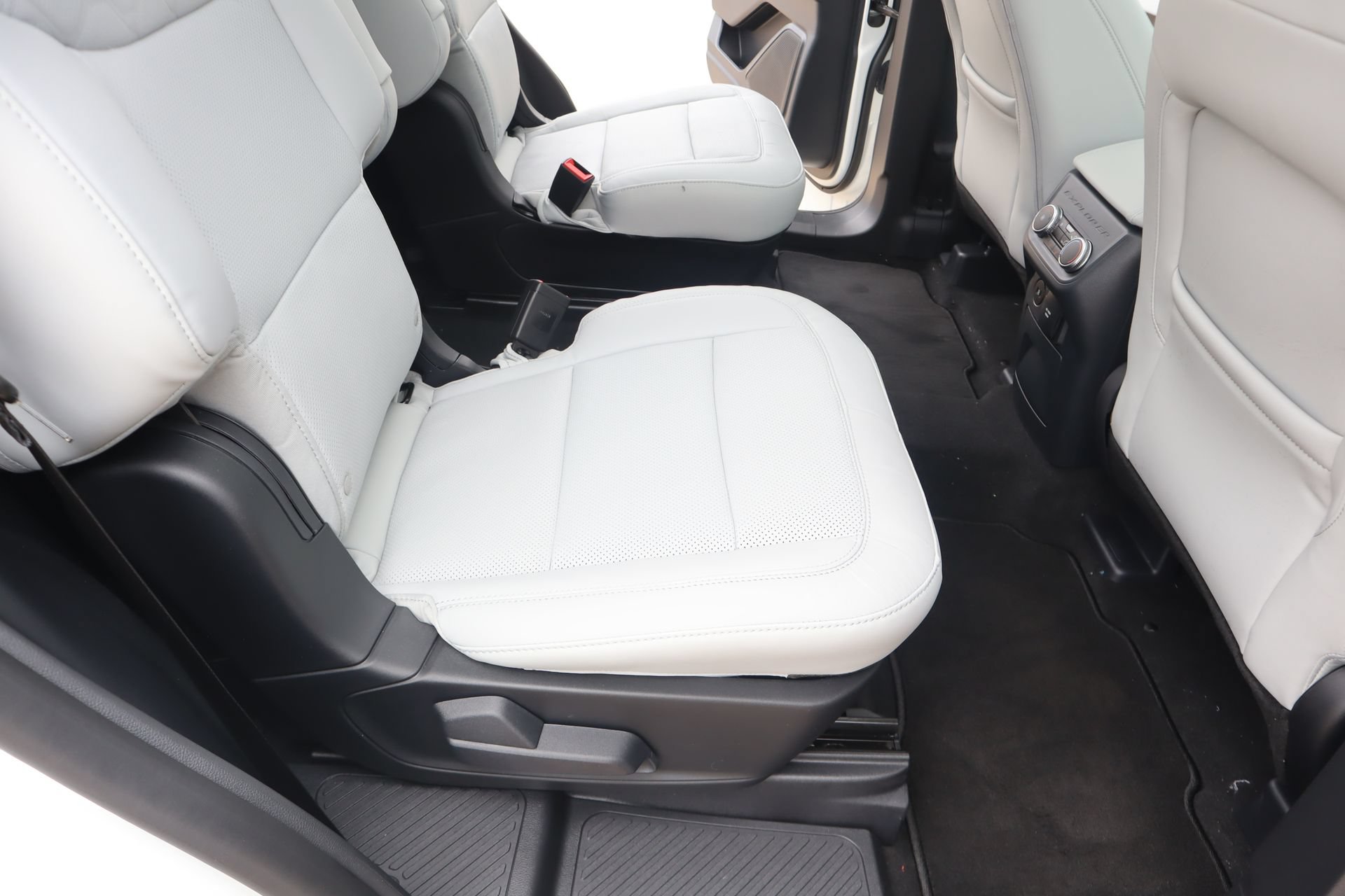New 2026 Ford Explorer Platinum w/ LUX Leather Package AWD/4WD image 16