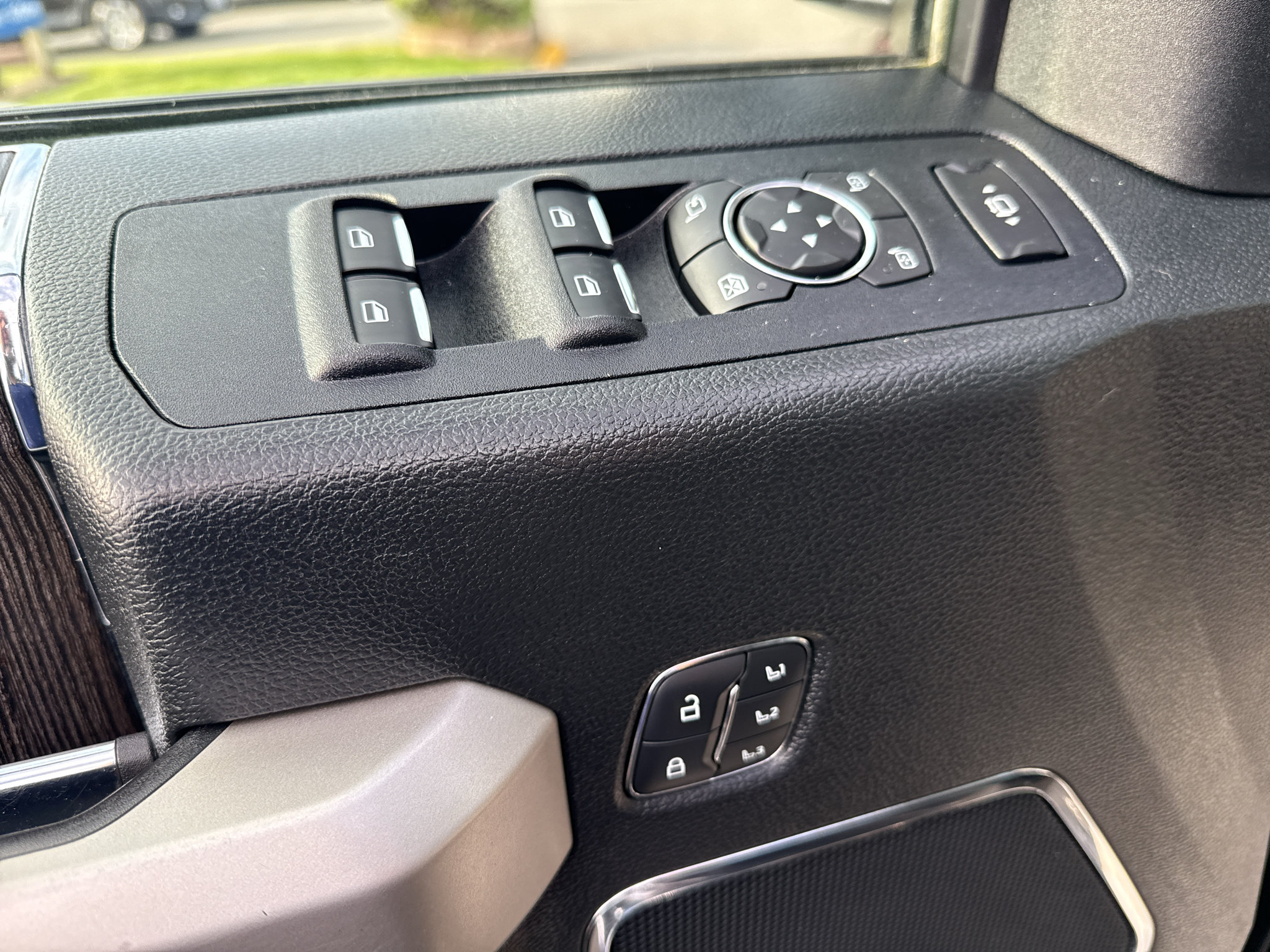 Used 2020 Ford F350 Lariat AWD/4WD image 12