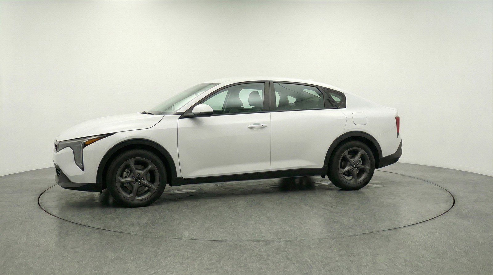 Used 2025 Kia K4 LXS image 3