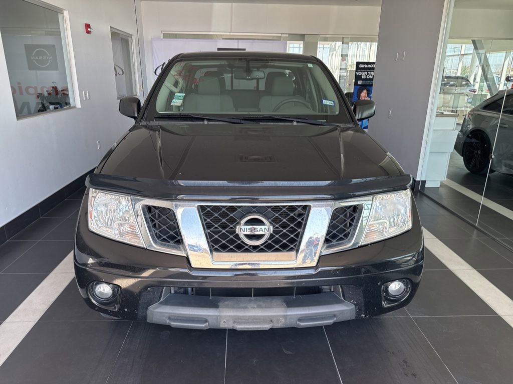 Used 2020 Nissan Frontier SV image 2