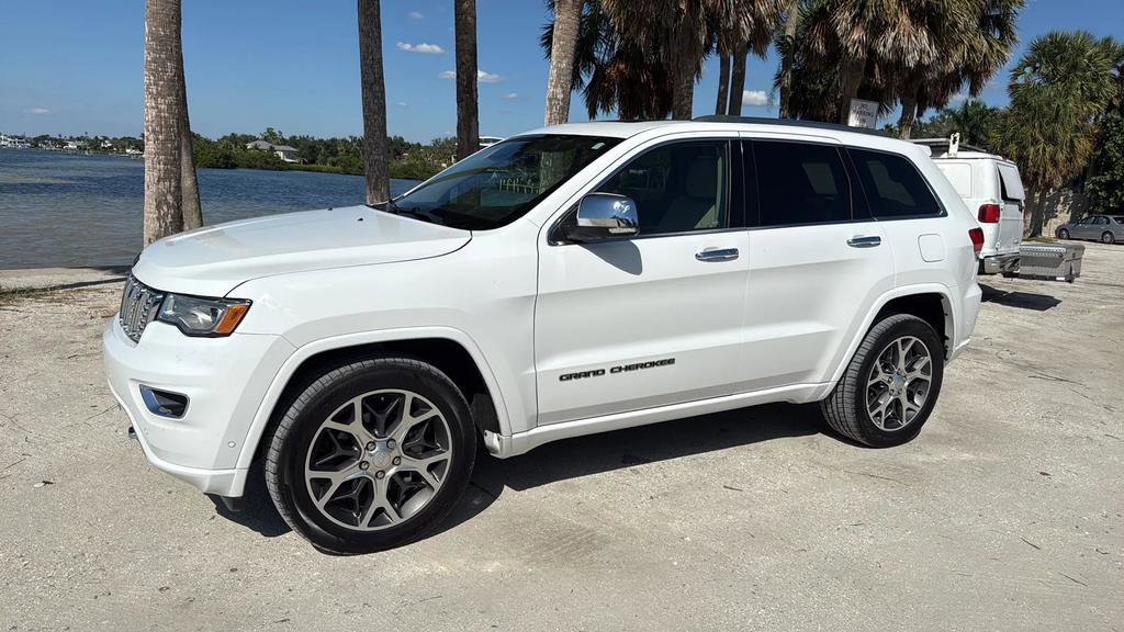 Used 2019 Jeep Grand Cherokee Overland RWD image 2