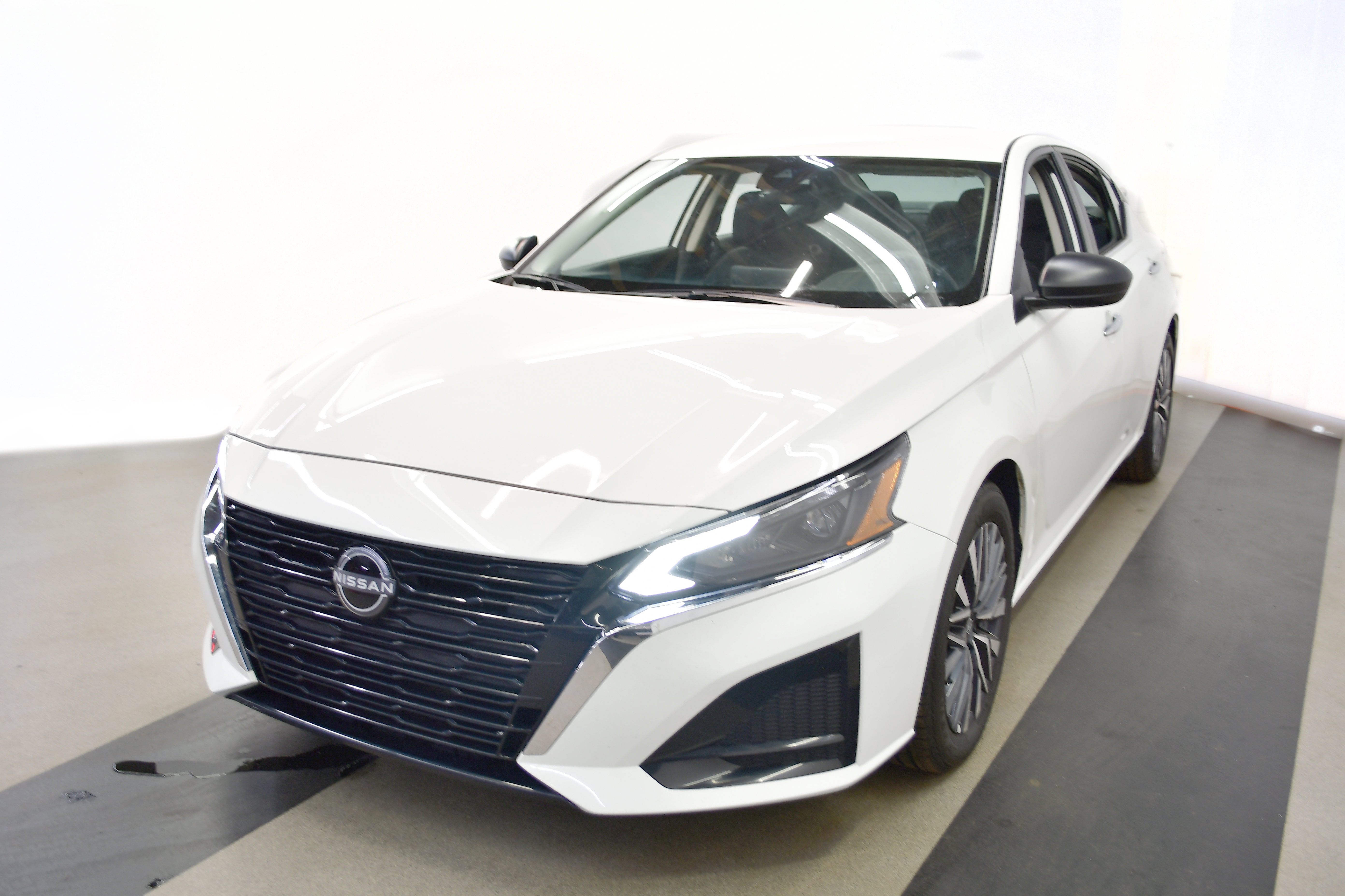 Used 2025 Nissan Altima 2.5 SV image 4