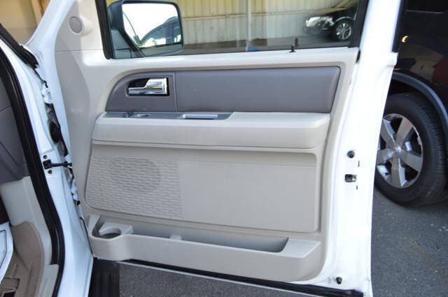 Used 2010 Ford Expedition XLT AWD/4WD image 30