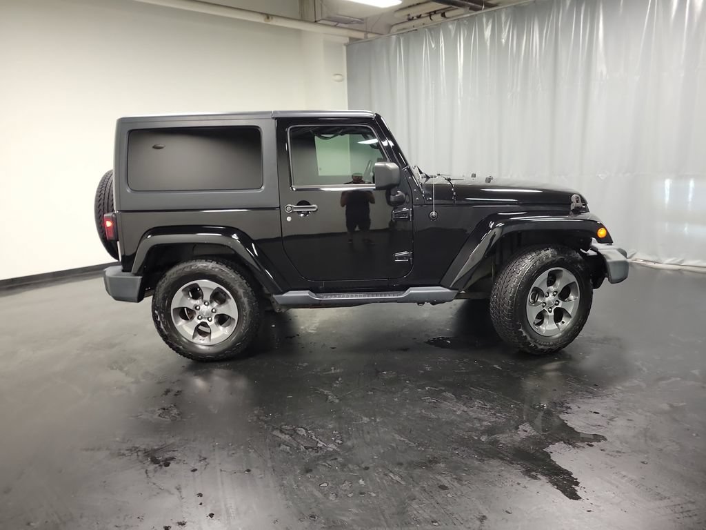 Used 2017 Jeep Wrangler Sahara w/ Connectivity Group AWD/4WD image 10