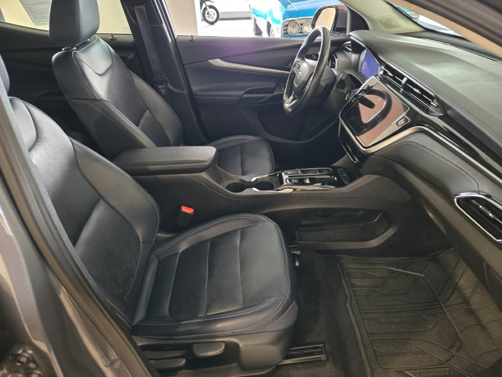 Certified 2023 Chevrolet Bolt EUV LT w/ Convenience Package FWD image 6