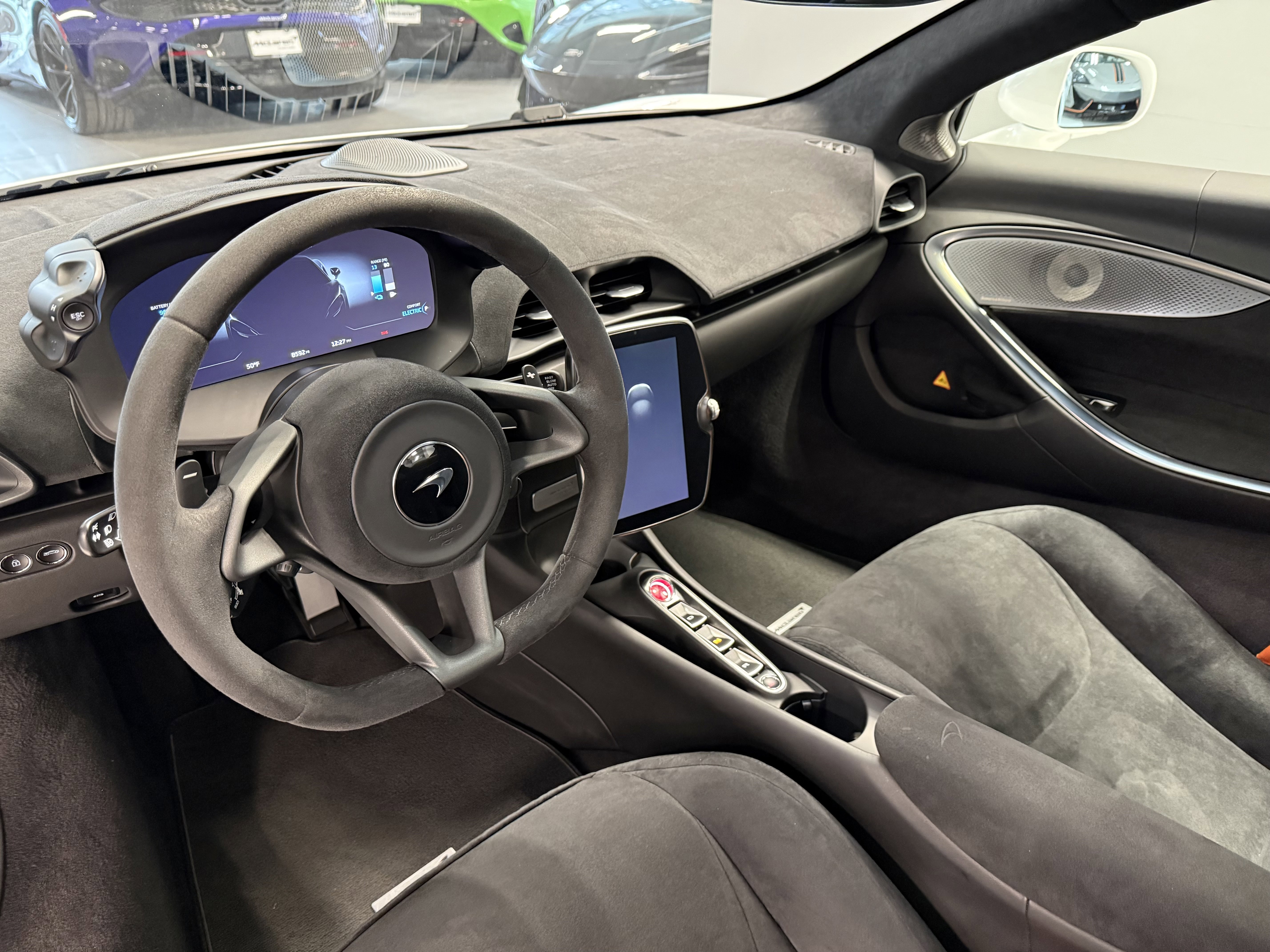 Used 2023 McLaren Artura image 10