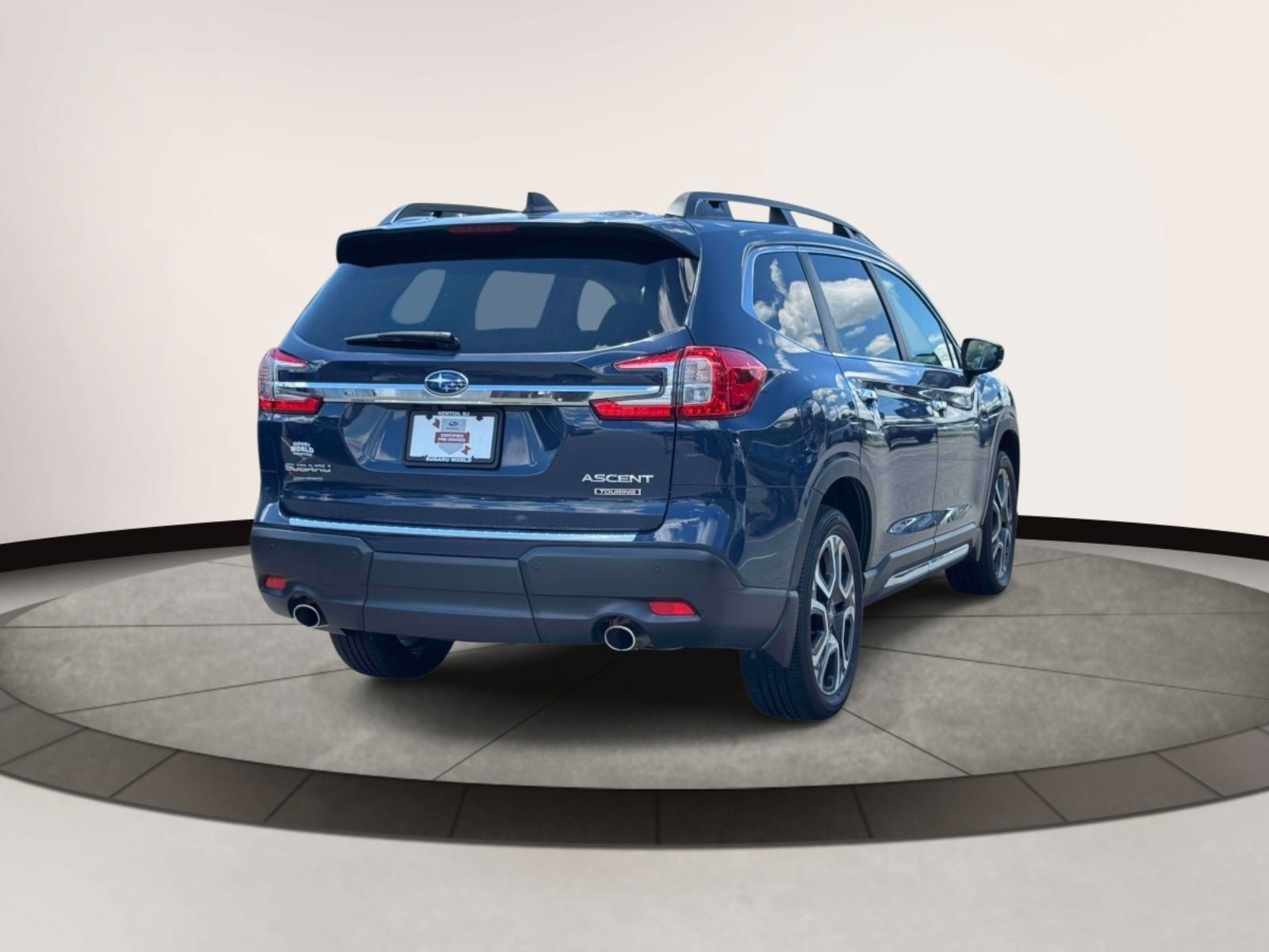 Used 2025 Subaru Ascent Touring AWD/4WD image 4