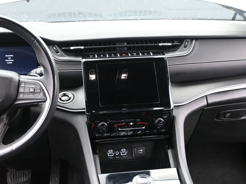 Used 2024 Jeep Grand Cherokee Laredo image 25