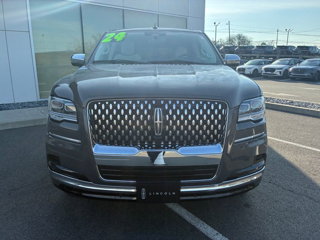 Used 2024 Lincoln Navigator L Black Label image 9