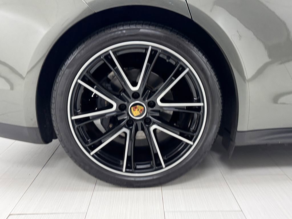 Used 2023 Porsche Panamera 4 Platinum Edition image 44