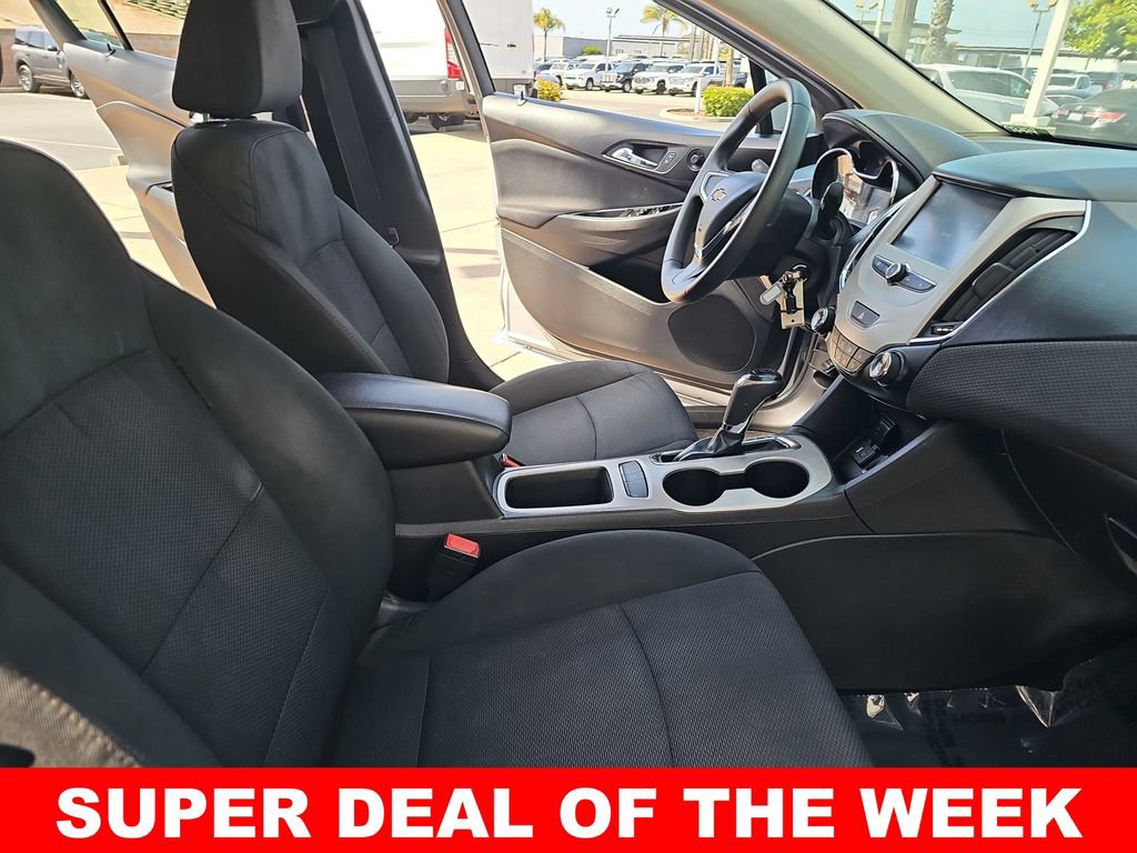 Used 2017 Chevrolet Cruze LS FWD image 10